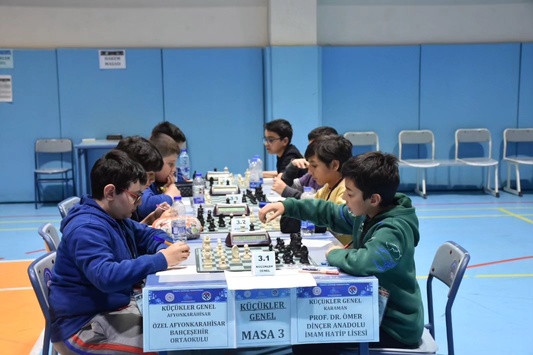 Afyonkarahisar’da Okul Sporları Santranç Müsabakaları Başladı