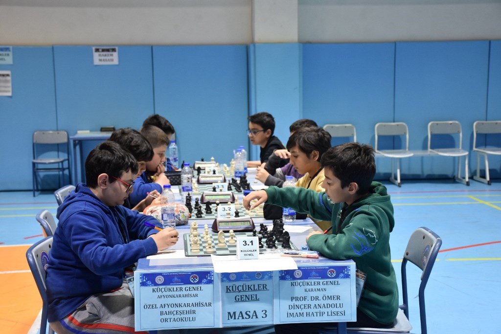 310 SATRANÇ SPORCUSUNUN YARIŞTIĞI ETKİNLİK BAŞLADI