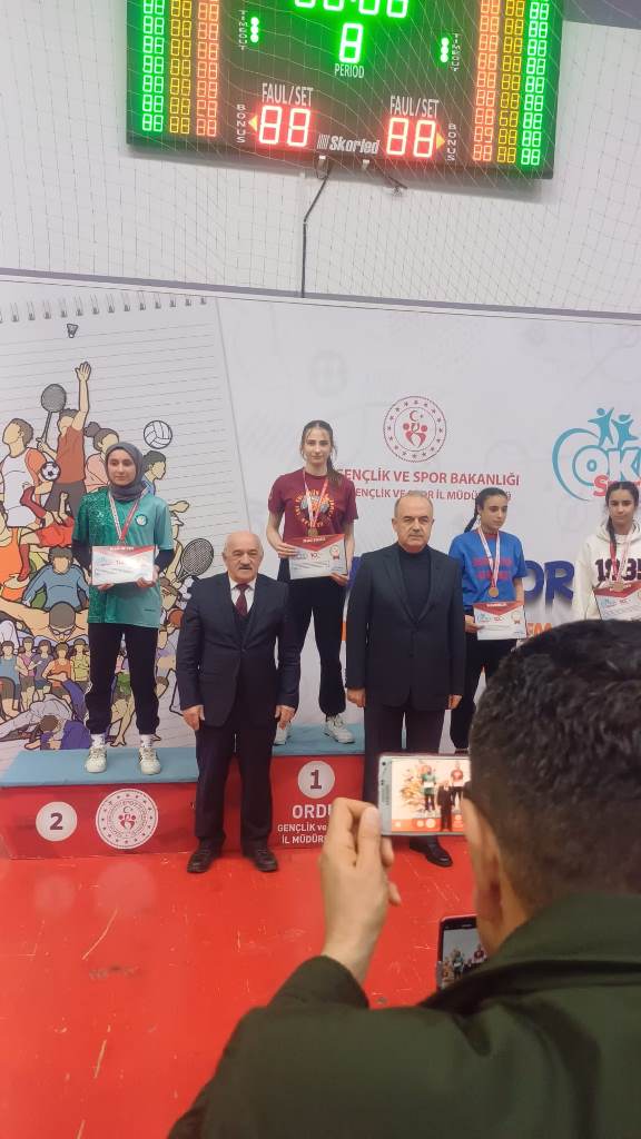 OKUL SPORLARI BİLEK GÜREŞİ ŞAMPİYONU İLAYDA MALKOÇ OLDU