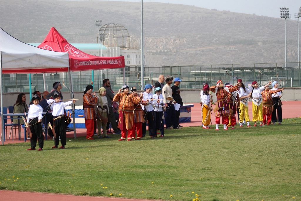 AFYON'DA TÜRK OKÇULUĞU GELENEĞİ YAŞATILIYOR