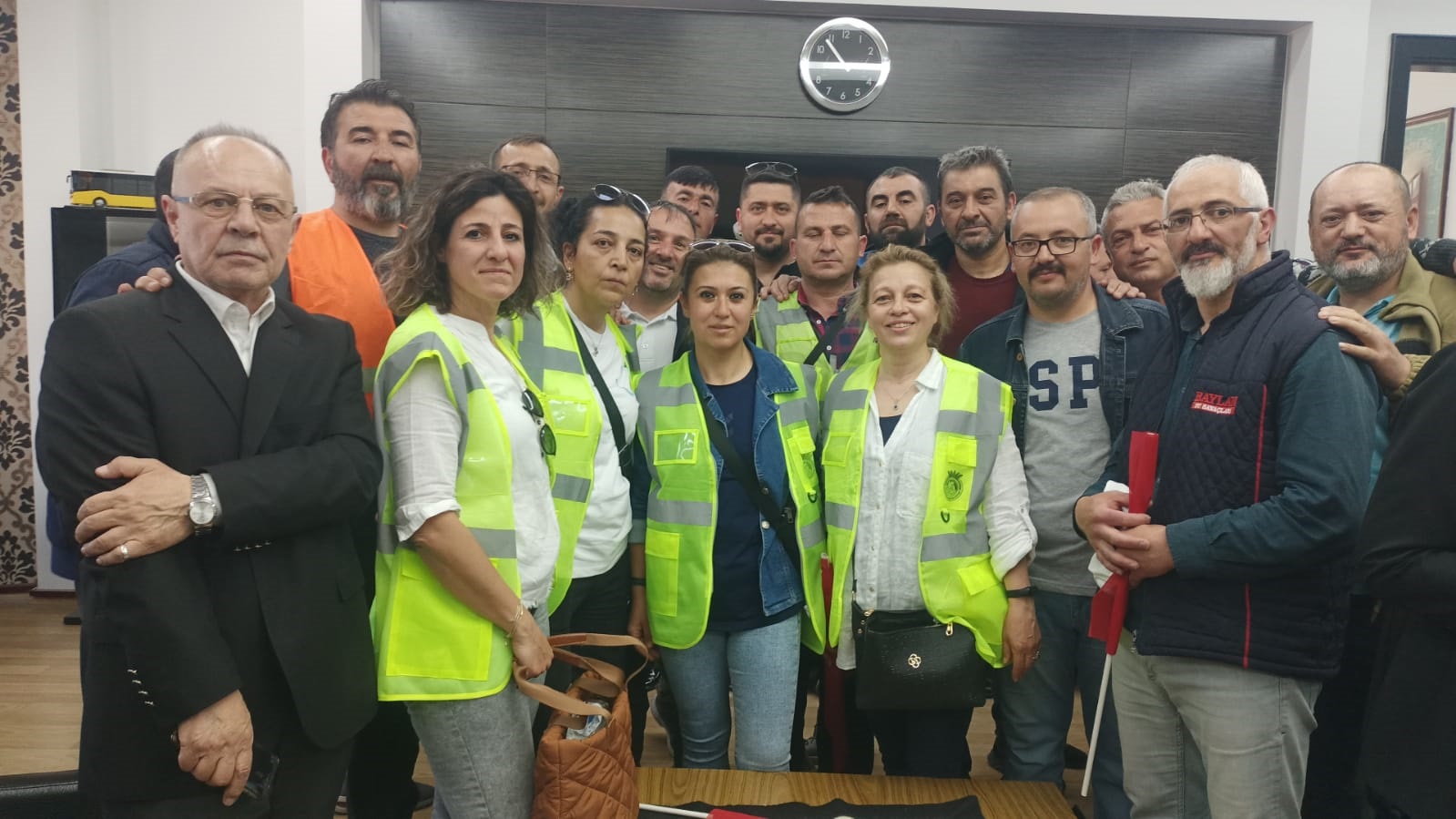 İlk Kadın Belediye Başkanı Köksal'ın Makamdaki İlk İcraatı 21 İşçiyi Görevine İade Etmesi Oldu
