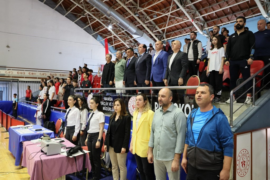 TEKVANDO YILDIZLAR KIZ VE ERKEK GRUP MÜSABAKALARI BAŞLADI