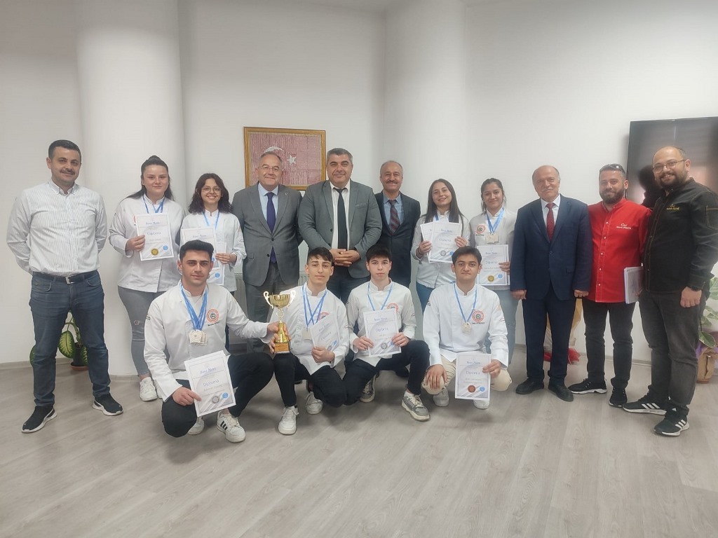 "GENÇ ŞEFLER KATEGORİSİNDE" EN İYİ LİSE