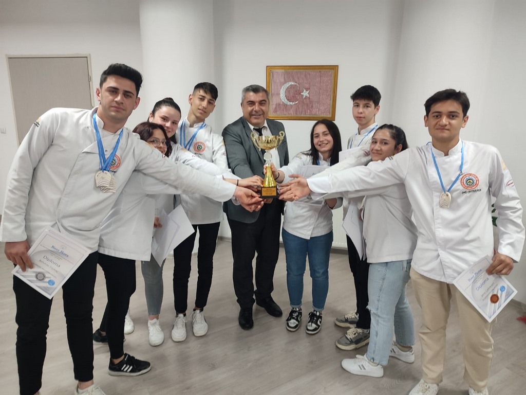 "GENÇ ŞEFLER KATEGORİSİNDE" EN İYİ LİSE