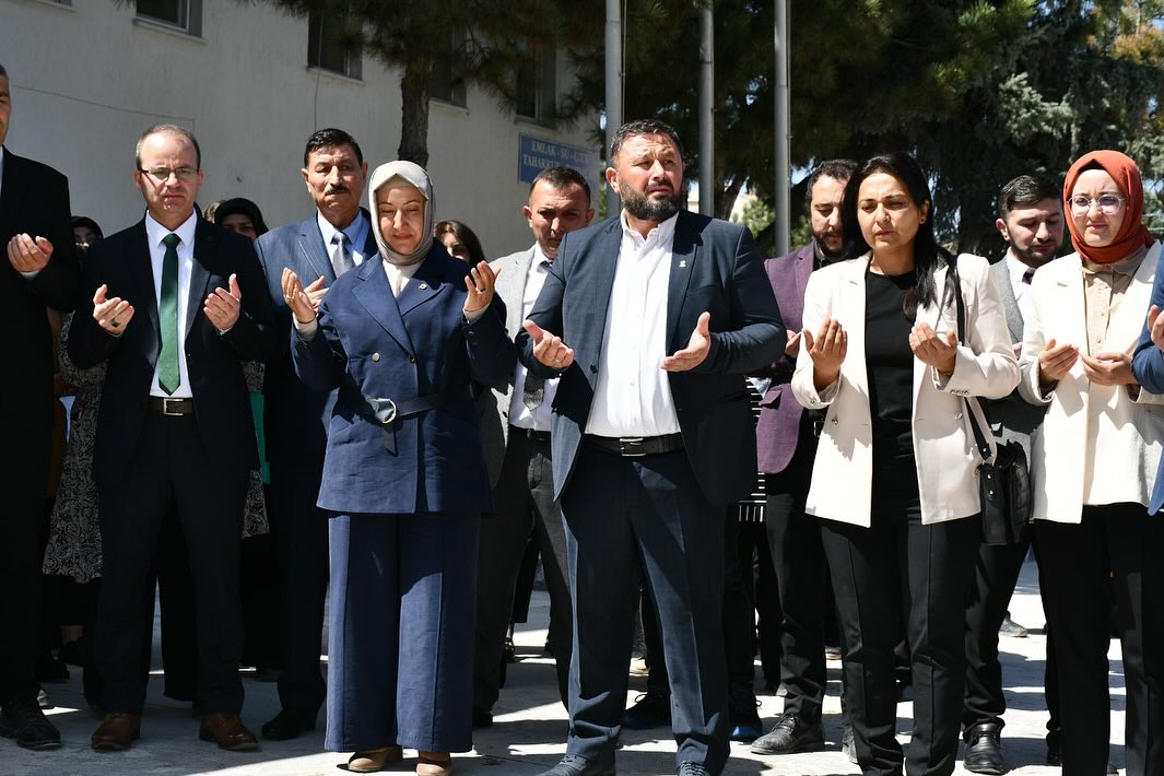 İscehisar'ın İlk Kadın Belediye Başkanı Görevi Devraldı