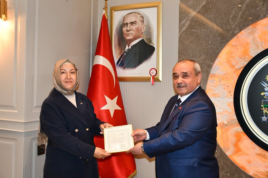 İscehisar'ın İlk Kadın Belediye Başkanı Görevi Devraldı
