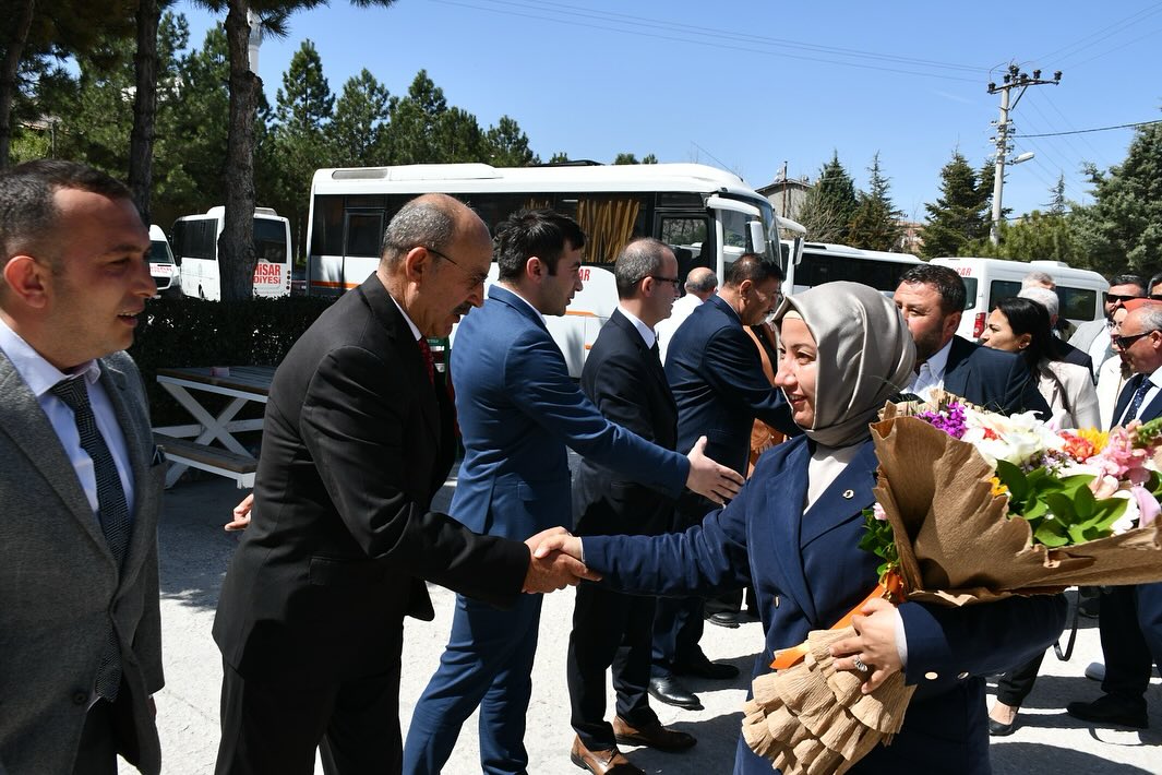İscehisar'ın İlk Kadın Belediye Başkanı Görevi Devraldı