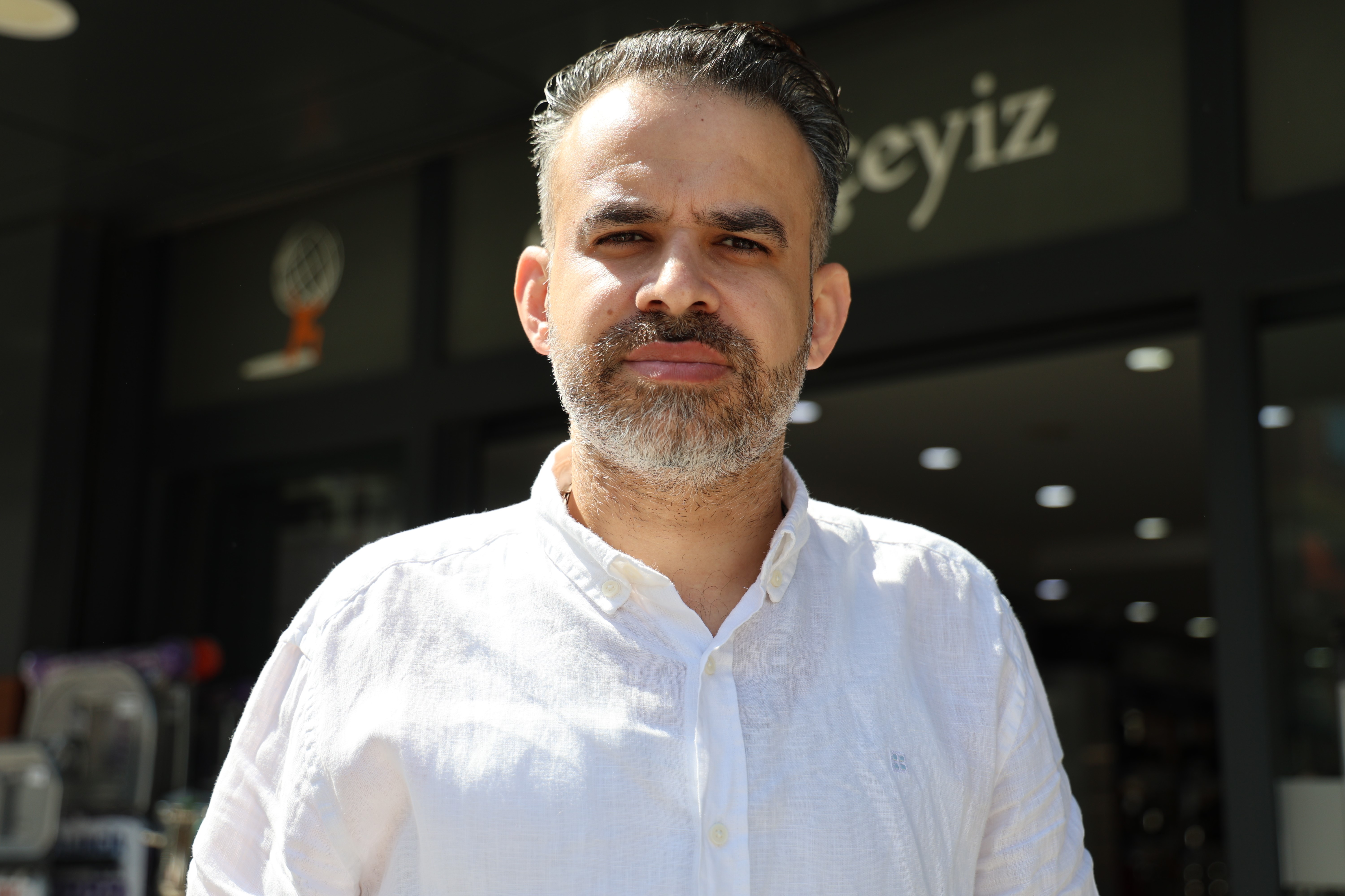 Otomobilin Müşterilerin Arasına Daldığı Anlar Kamerada