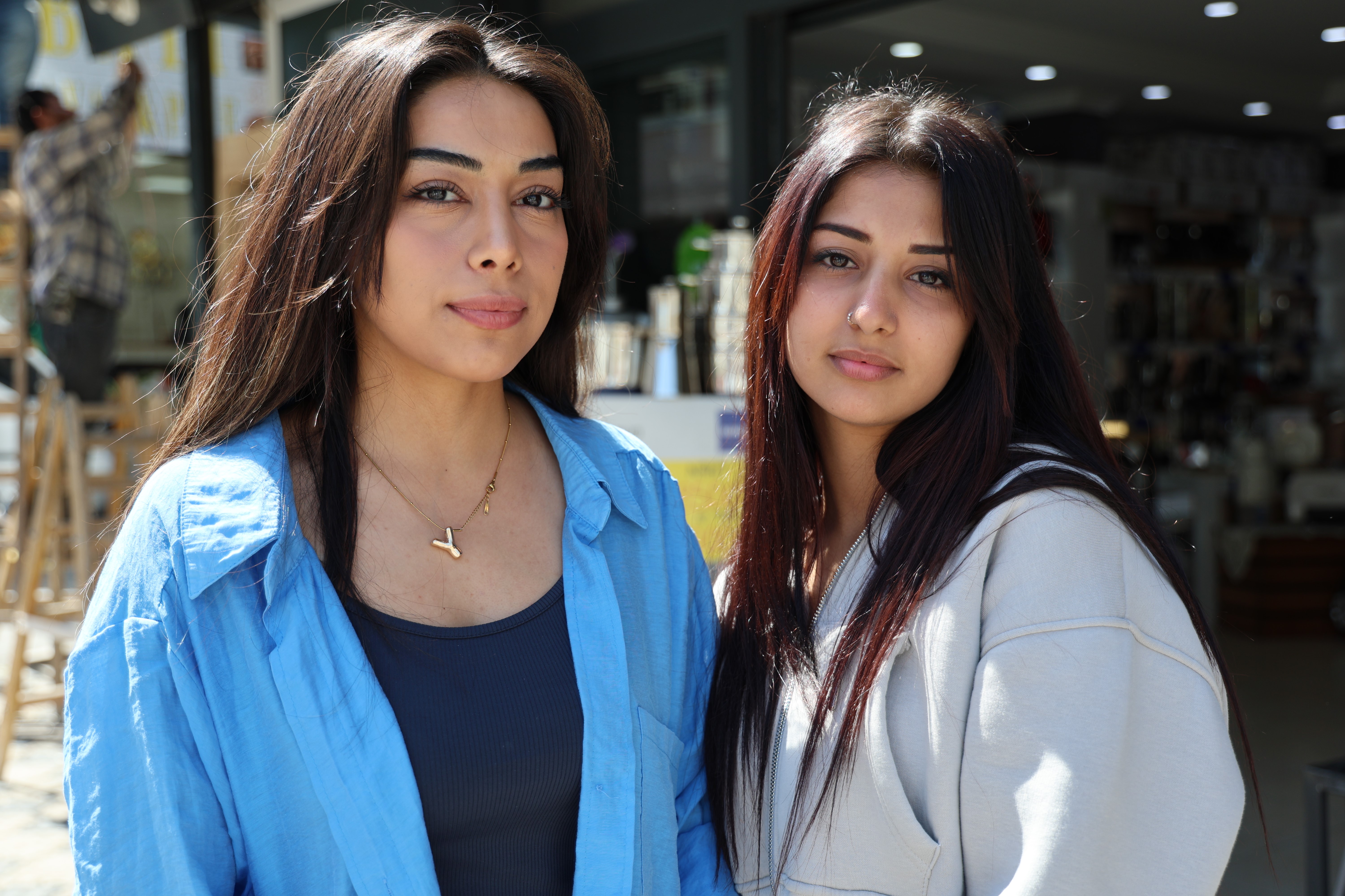 Otomobilin Müşterilerin Arasına Daldığı Anlar Kamerada