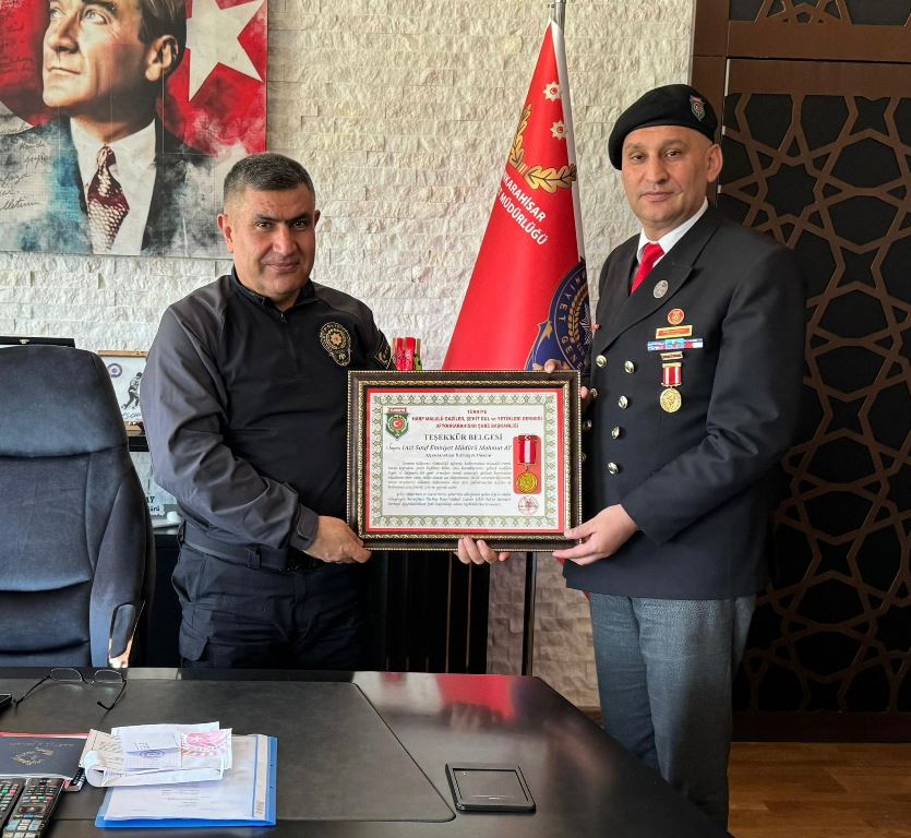 KUMARTAŞLI VE YÖNETİMİ İL EMNİYET MÜDÜRÜ AY’I ZİYARET ETTİ