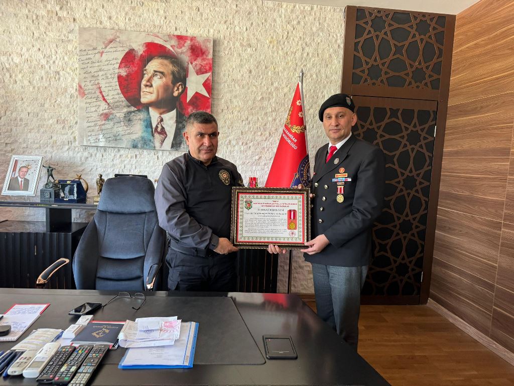 KUMARTAŞLI VE YÖNETİMİ İL EMNİYET MÜDÜRÜ AY’I ZİYARET ETTİ