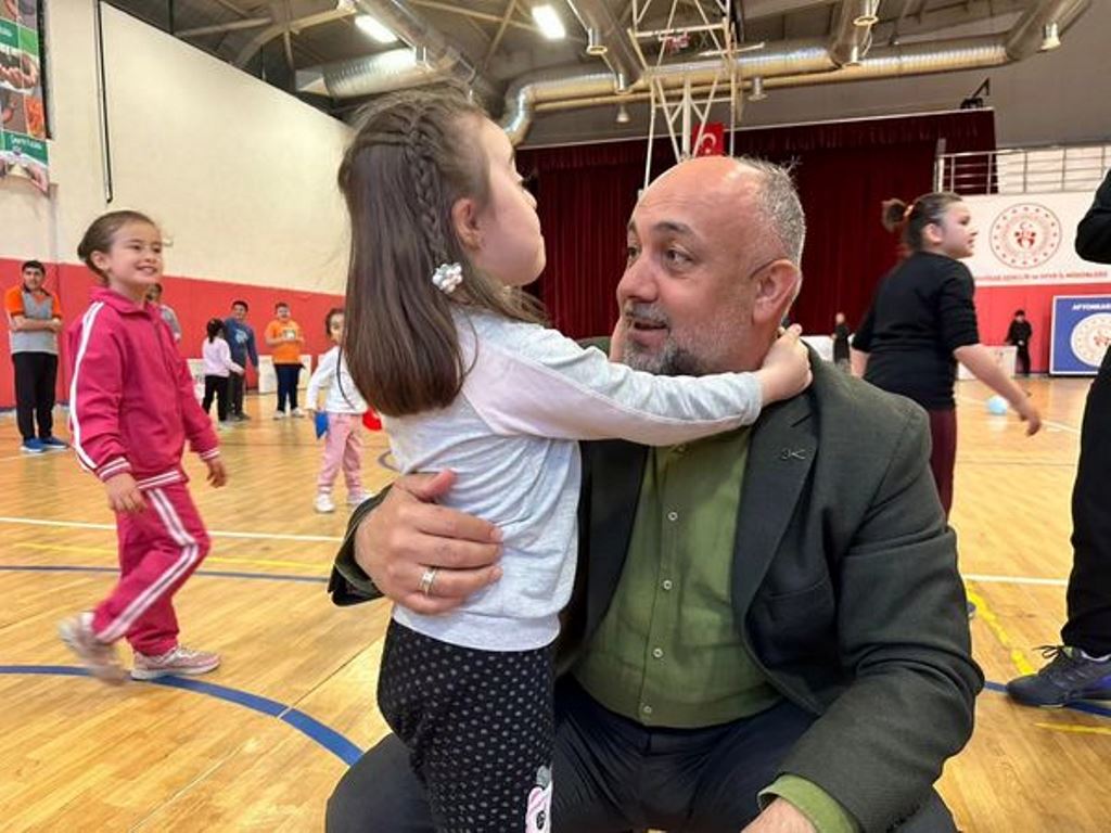 AFYONKARAHİSAR’DA OTİZİM FARKINDALIĞI