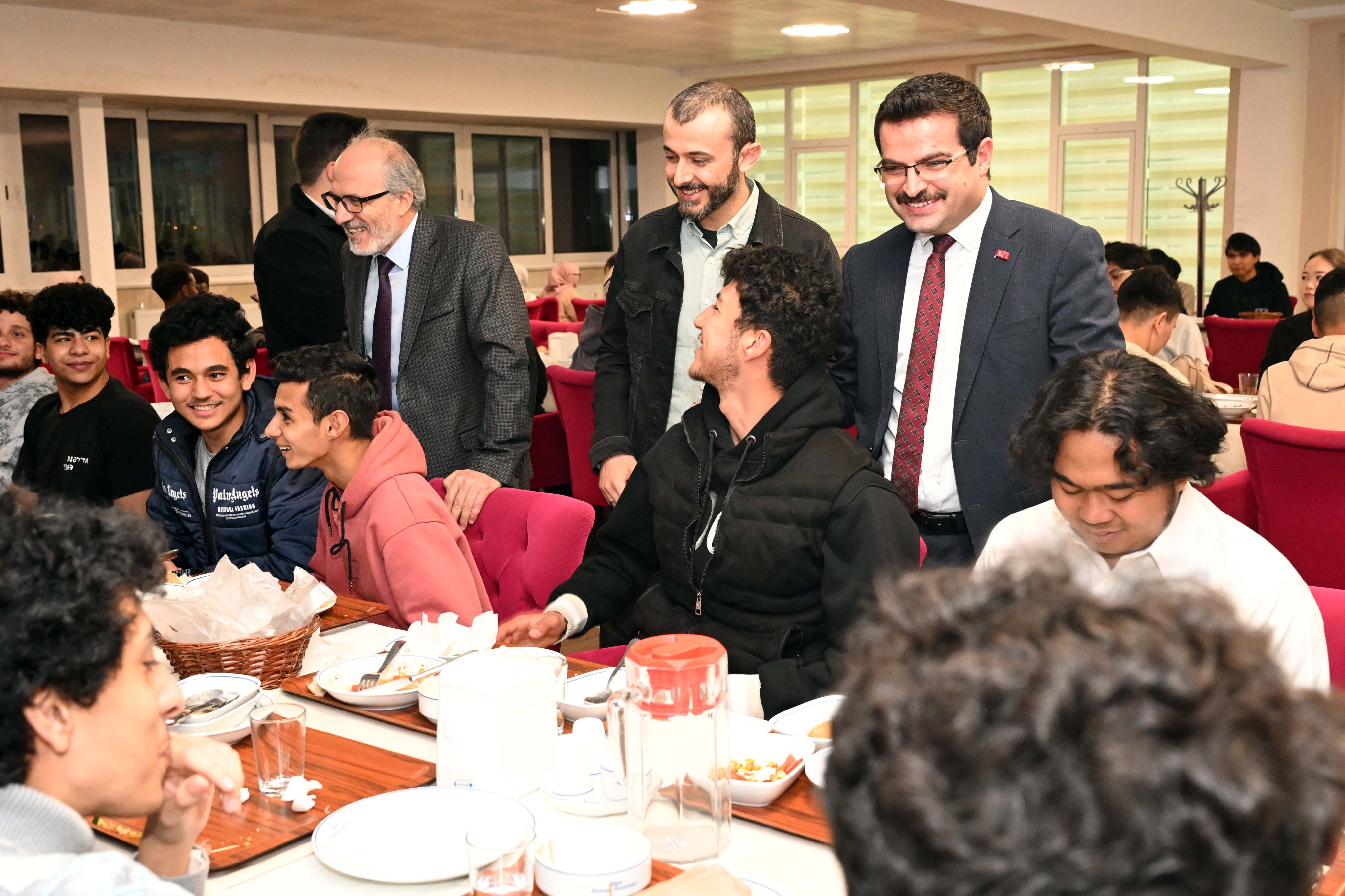 Öğrencilere Değer veren İsim Vali Yardımcısı Han