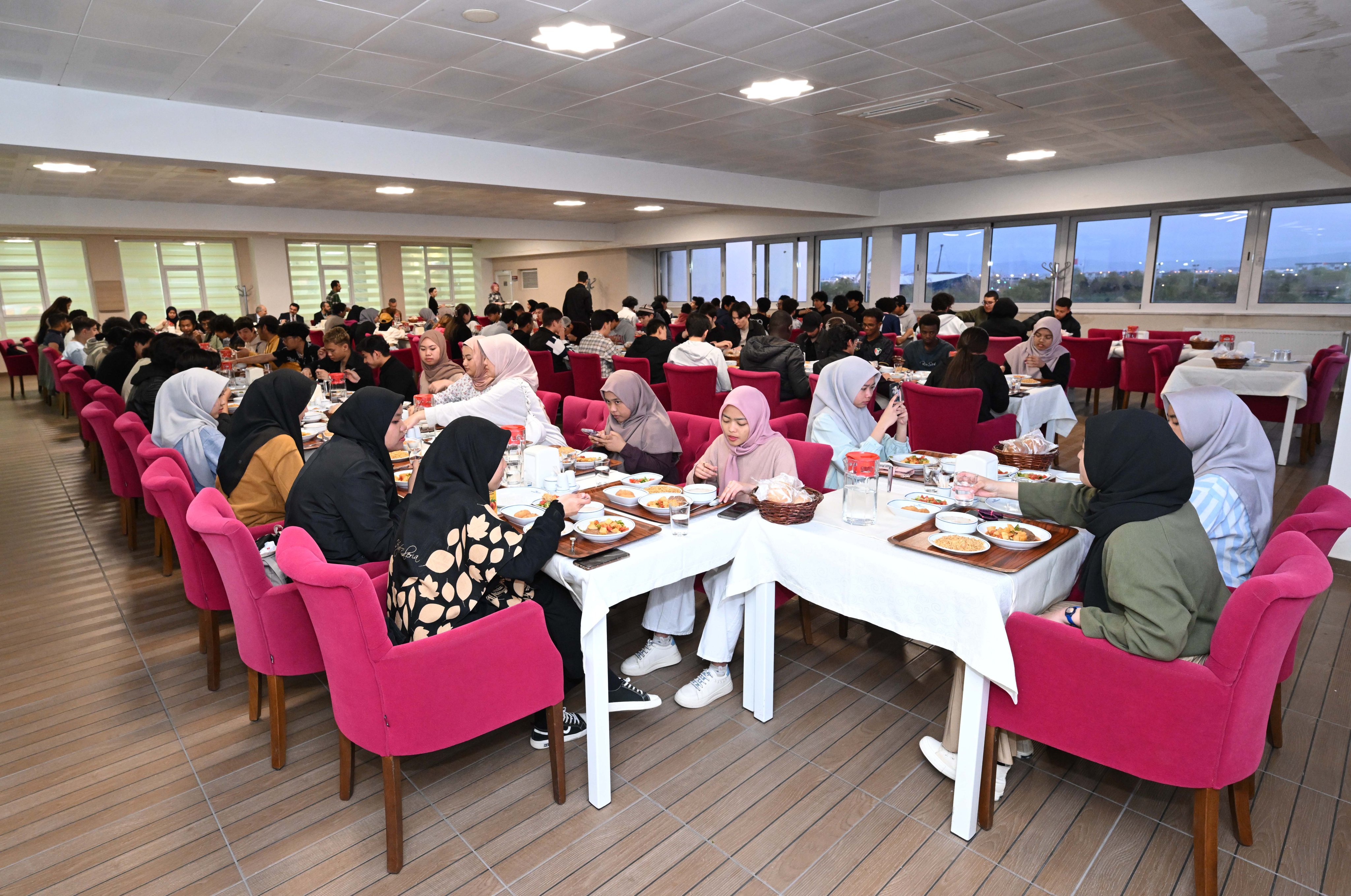 Öğrencilere Değer veren İsim Vali Yardımcısı Han
