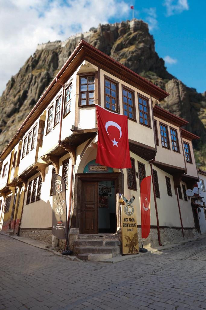 BEŞİKTAŞ DERGİSİNDE AFYON İZLERİ