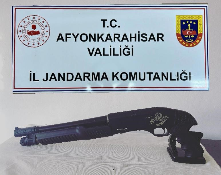 Muhtar Adayının Yakını Tüfekle Havaya Ateş Açtı!