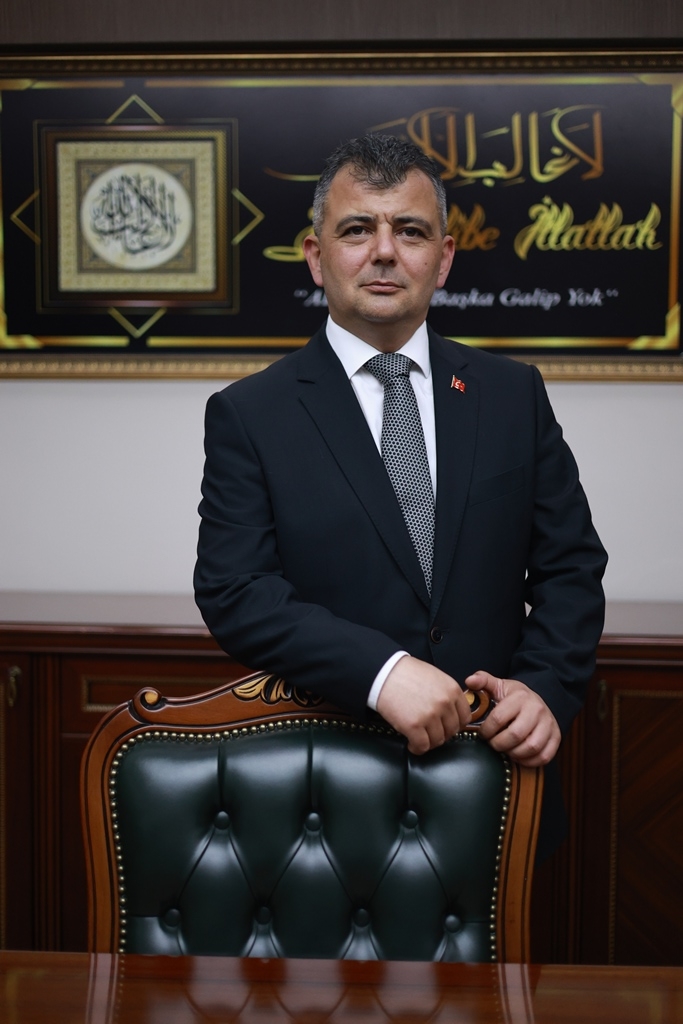 BAŞKAN KOYUNCU BAYRAM GELMEDEN ÇALIŞANLARINA BAYRAMI YAŞATTI
