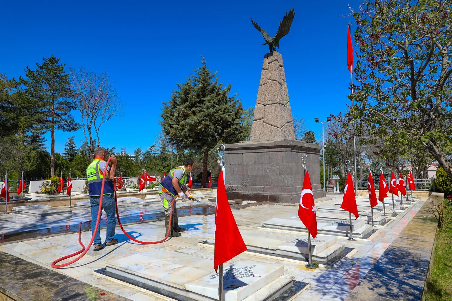 Başkan Köksal Talimat Verdi Mezarlıklar ve Camiler Temizleniyor