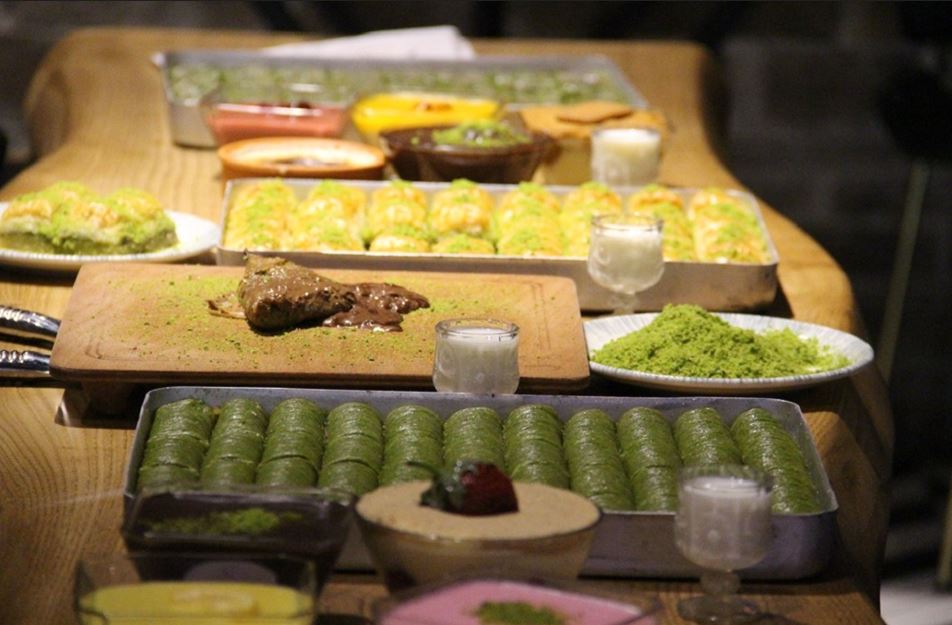 GASTRONOMİ ŞEHRİ AFYON’DA BAYRAM TATLILARI RAFLARDAKİ YERİNİ ALMAYA BAŞLADI