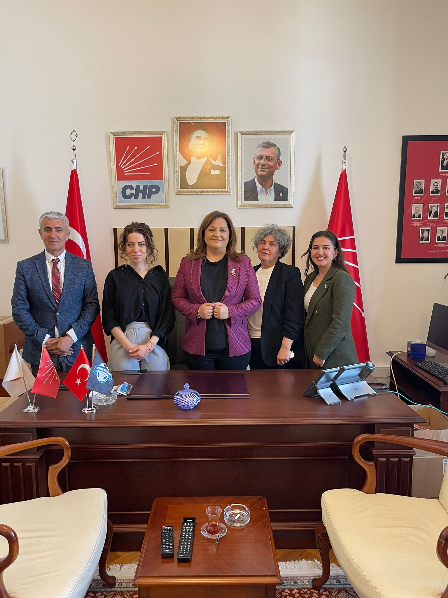 Ankara Siyasetine Veda Etti Afyon'a Hizmet Yolunda Bayrağı Devraldı
