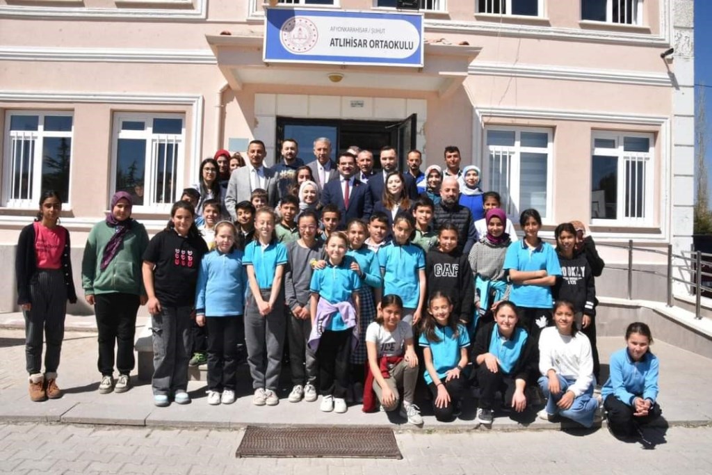 KAYMAKAM HAN KÜTÜPHANE AÇILIŞINA KATILDI