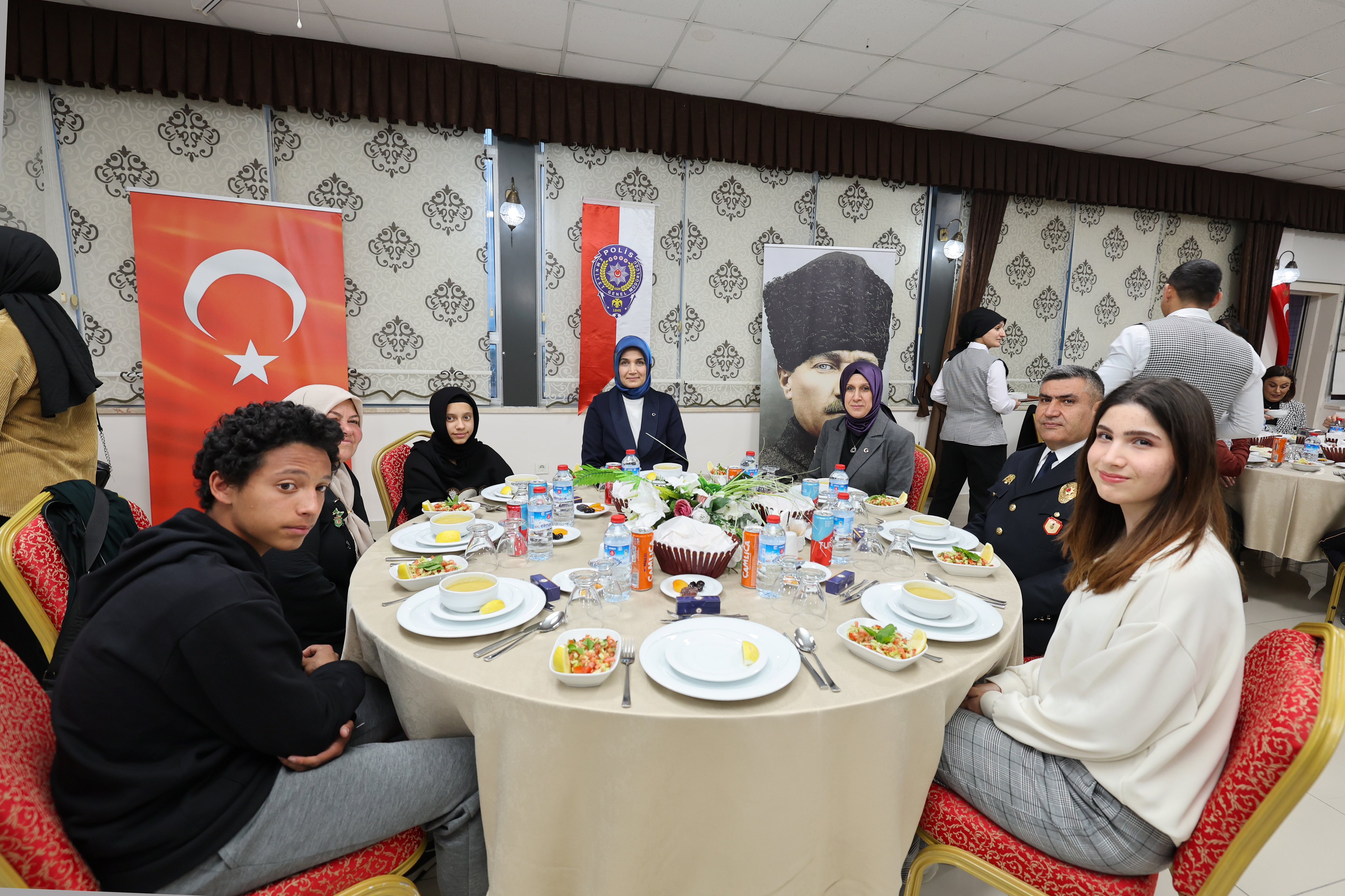 Devlet Ana Her Zaman Yanlarında Polis Haftası Dolayısıyla İftara Katıldı