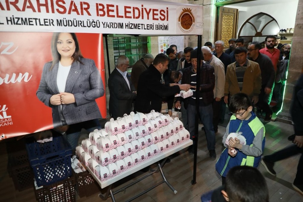 CAMİ ÇIKIŞI KANDİL SİMİDİ DAĞITILDI