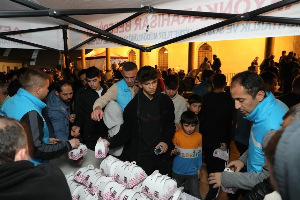 CAMİ ÇIKIŞI KANDİL SİMİDİ DAĞITILDI