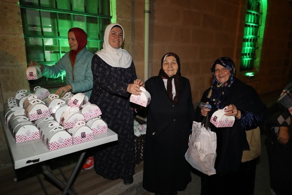 CAMİ ÇIKIŞI KANDİL SİMİDİ DAĞITILDI