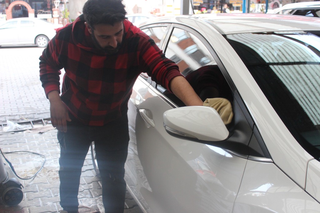 Bayram  Oto Yıkamacılarda Yoğunluk Yaşanıyor