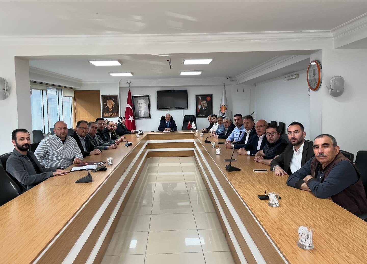 AK Parti'de Seçimden Sonra İlk Toplantı Gerçekleşti