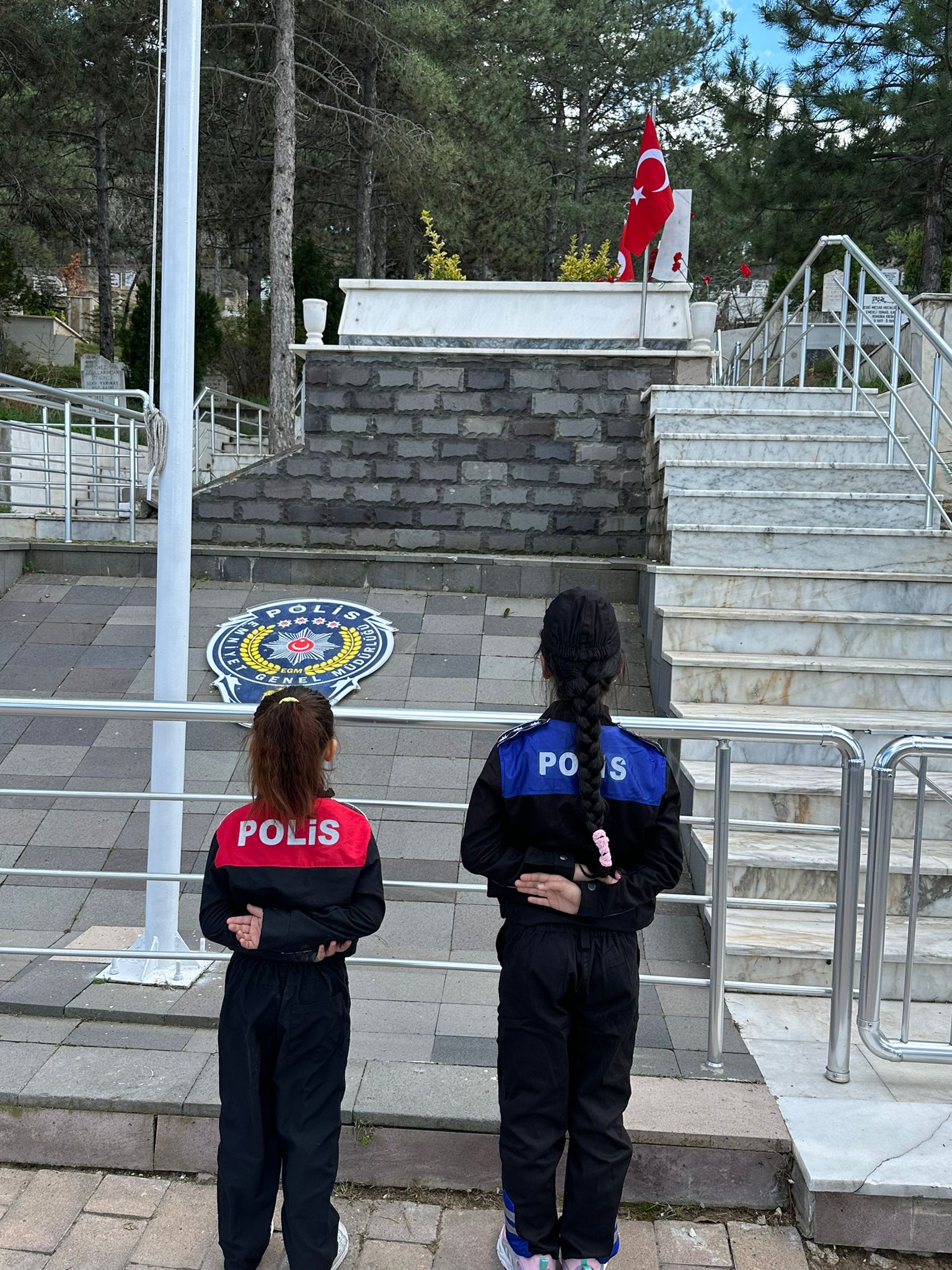 Asenalar Polis Haftasını Unutmadı ''Türk Polisi Kahramandır'' Vurgusu Yapıldı