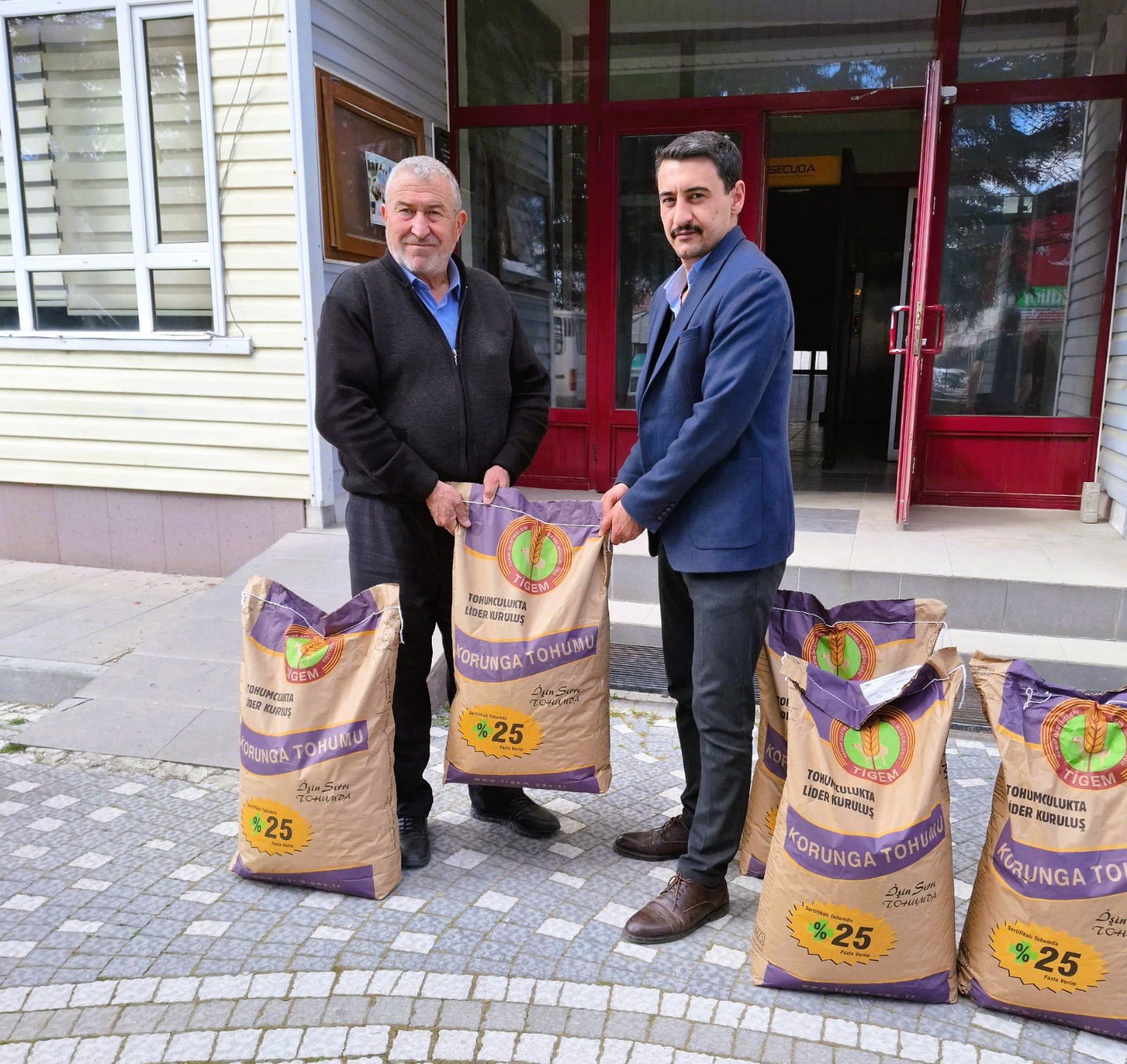 Şuhut'ta Tohum Dağıtımı Gerçekleştirildi