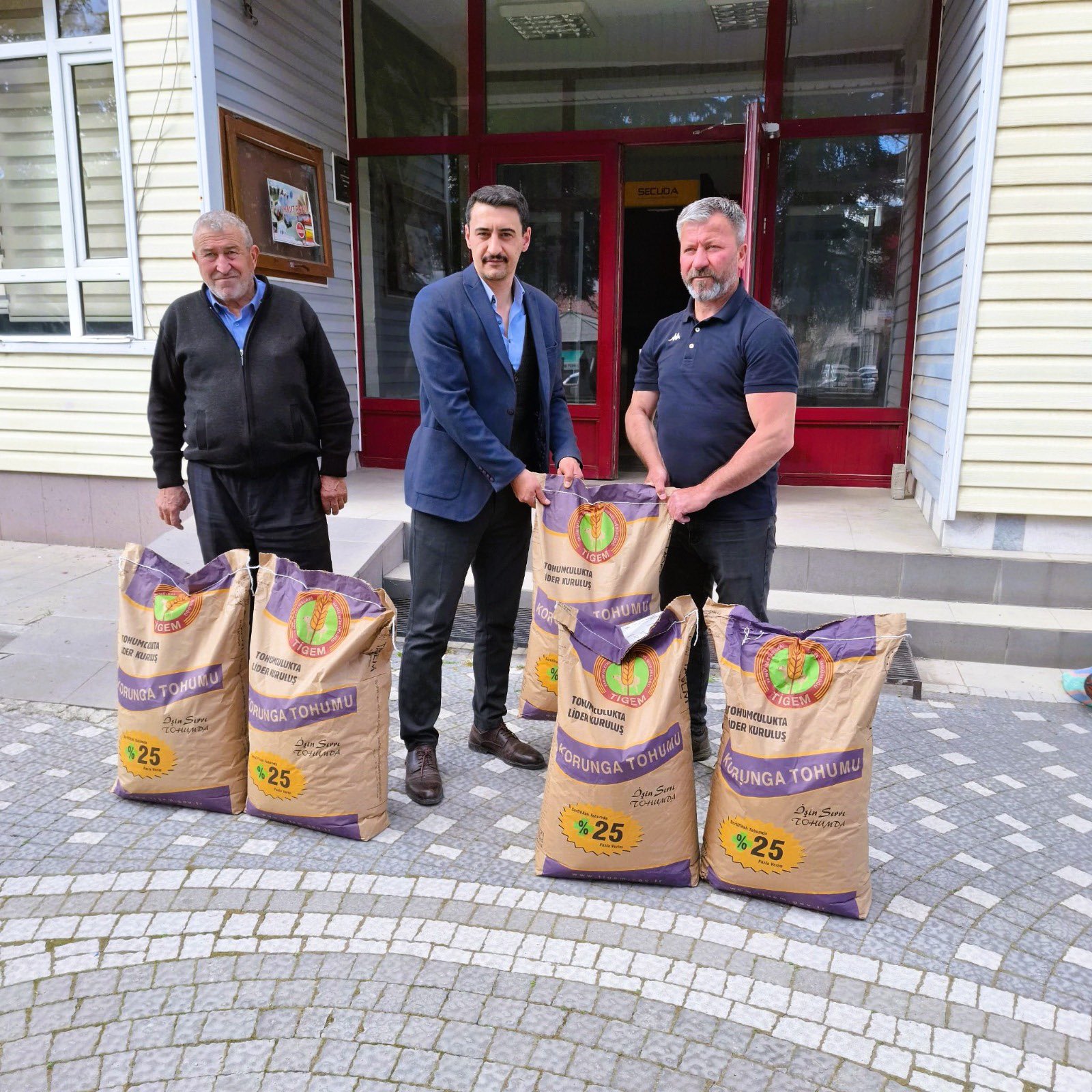 Şuhut'ta Tohum Dağıtımı Gerçekleştirildi
