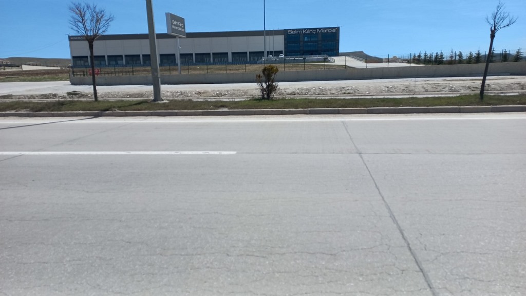 TÜRKİYE'NİN İLK BETON YOLU 20 YILDIR HİÇ BOZULMUYOR
