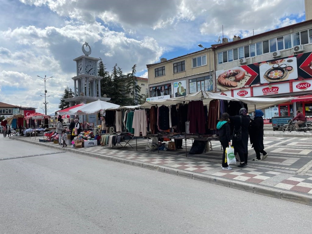 BAYRAMA SAYILI GÜNLER KALA SEMT PAZARLARINDA ALIŞVERİŞ HEYECANI ARTTI