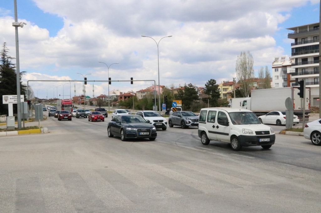 AFYON-ANTALYA KARA YOLUNDA BAYRAM TATİLİ YOĞUNLUĞU ARTIYOR