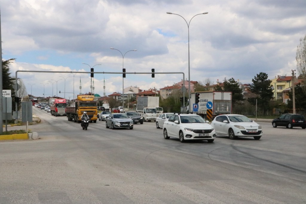 AFYON-ANTALYA KARA YOLUNDA BAYRAM TATİLİ YOĞUNLUĞU ARTIYOR
