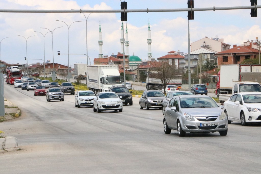AFYON-ANTALYA KARA YOLUNDA BAYRAM TATİLİ YOĞUNLUĞU ARTIYOR