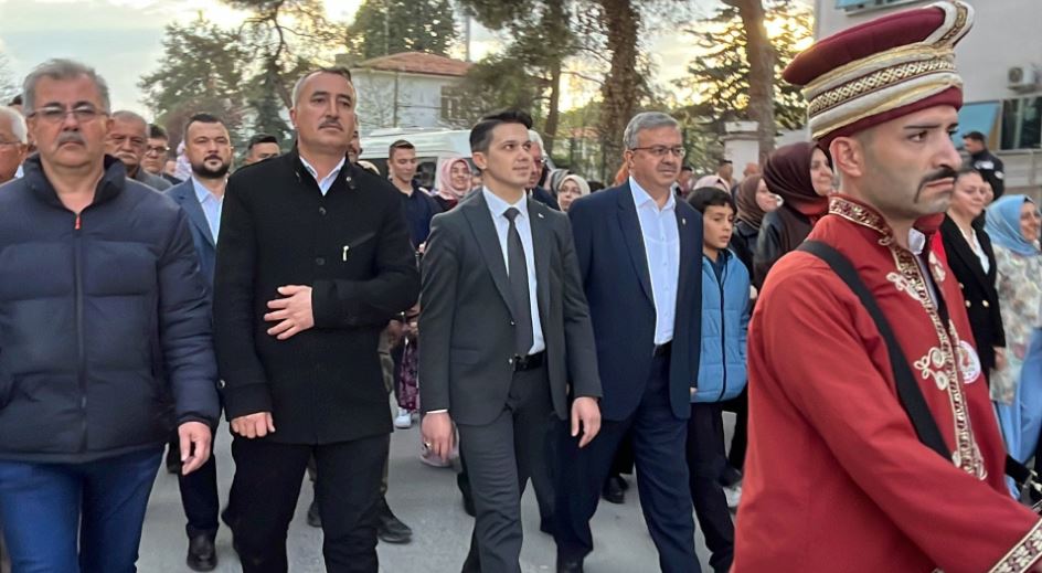 YURDUNUSEVEN: "DAZKIRI'NDA HİZMETLERİMİZLE ŞAHA KALDIRACAĞIZ"