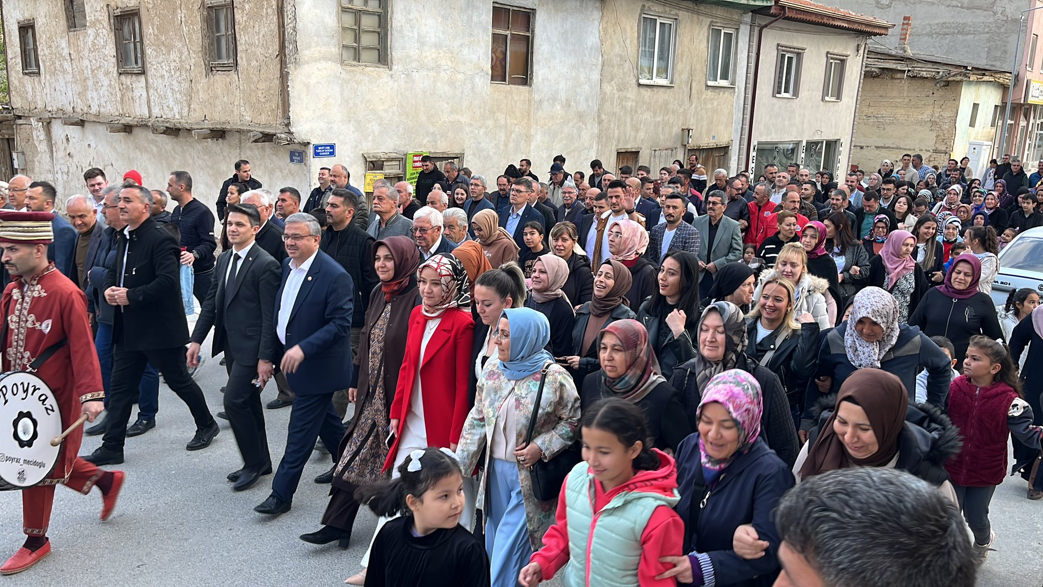 YURDUNUSEVEN: "DAZKIRI'NDA HİZMETLERİMİZLE ŞAHA KALDIRACAĞIZ"