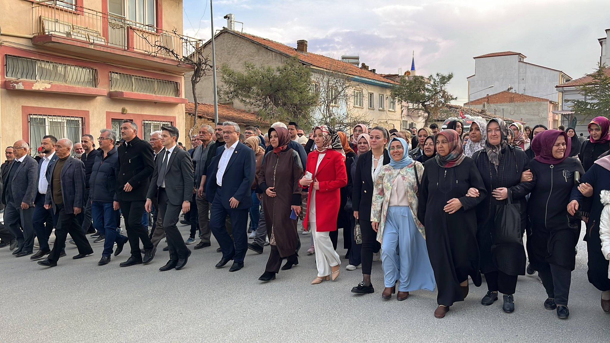 YURDUNUSEVEN: "DAZKIRI'NDA HİZMETLERİMİZLE ŞAHA KALDIRACAĞIZ"