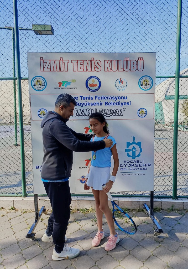AFYON'LU ELA NAZ KAYA, KOCAELİ'NDEKİ TURNUVADA ZAFER KAZANDI