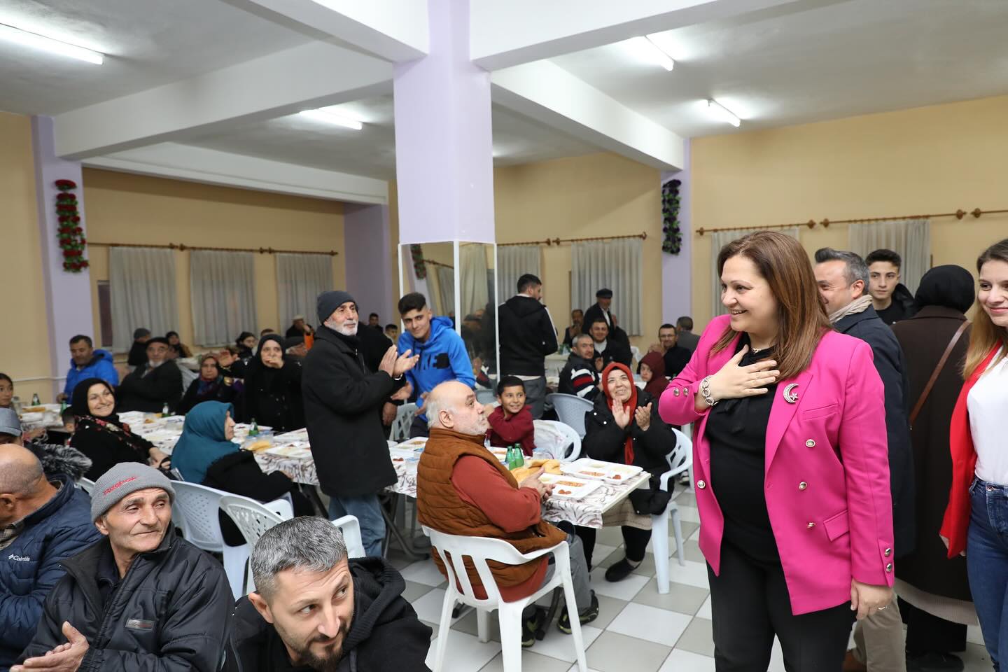 BAŞKAN KÖKSAL DAVETE İCABET ETTİ İFTARDAKİ YERİNİ ALDI