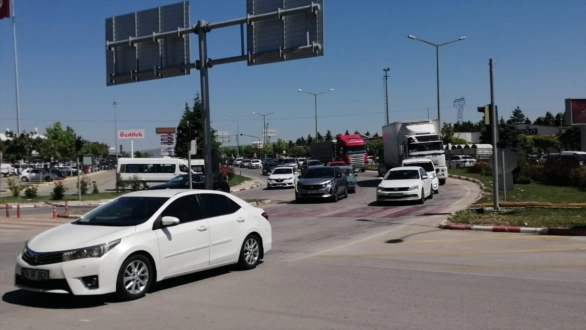 Afyonkarahisar'ın Yollarında Bayram Yoğunluğu Yaşanıyor