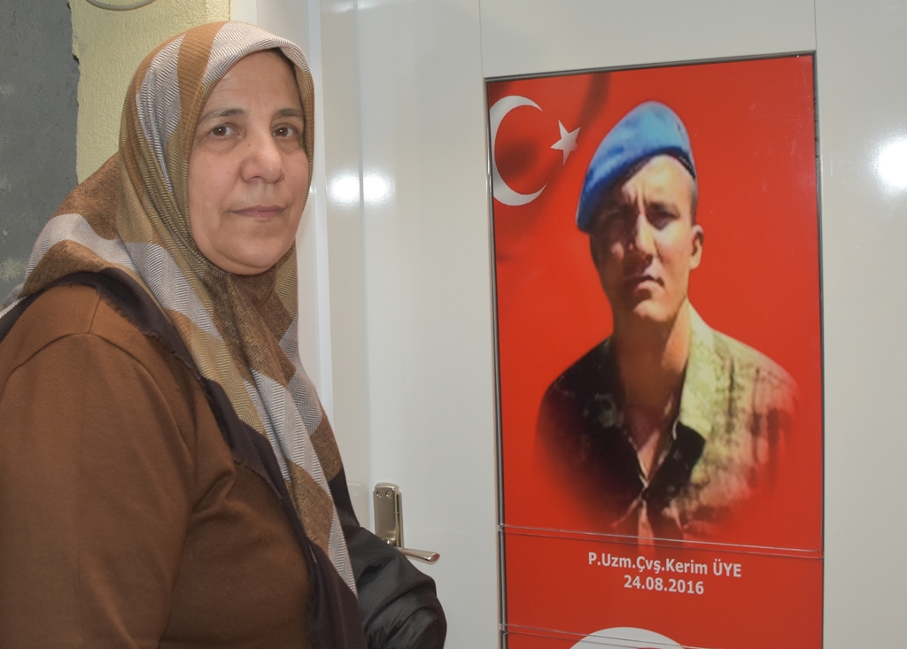 ŞEHİT AİLESİ OĞULLARININ HATIRASINI EVLERİNDE YAŞATIYOR