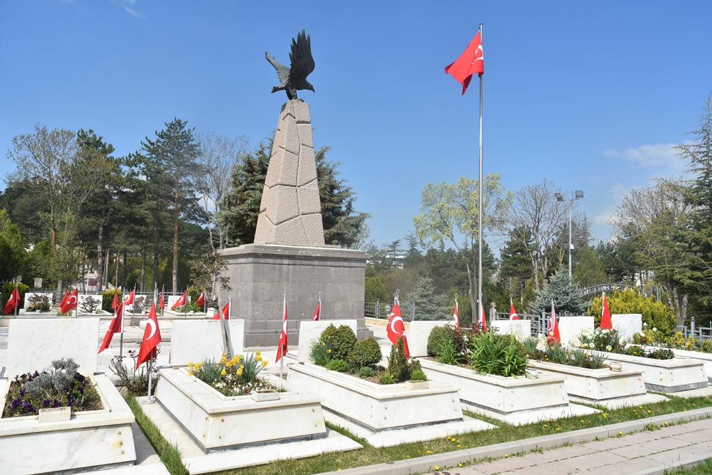 AFYON'DA ŞEHİTLİKLER ZİYARET EDİLDİ