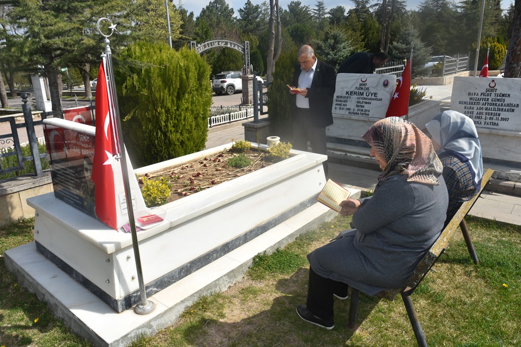 AFYON'DA ŞEHİTLİKLER ZİYARET EDİLDİ