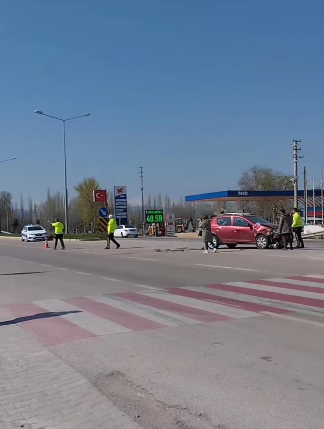 Antalya Yolu Üzerinde Maddi Hasarlı Kaza