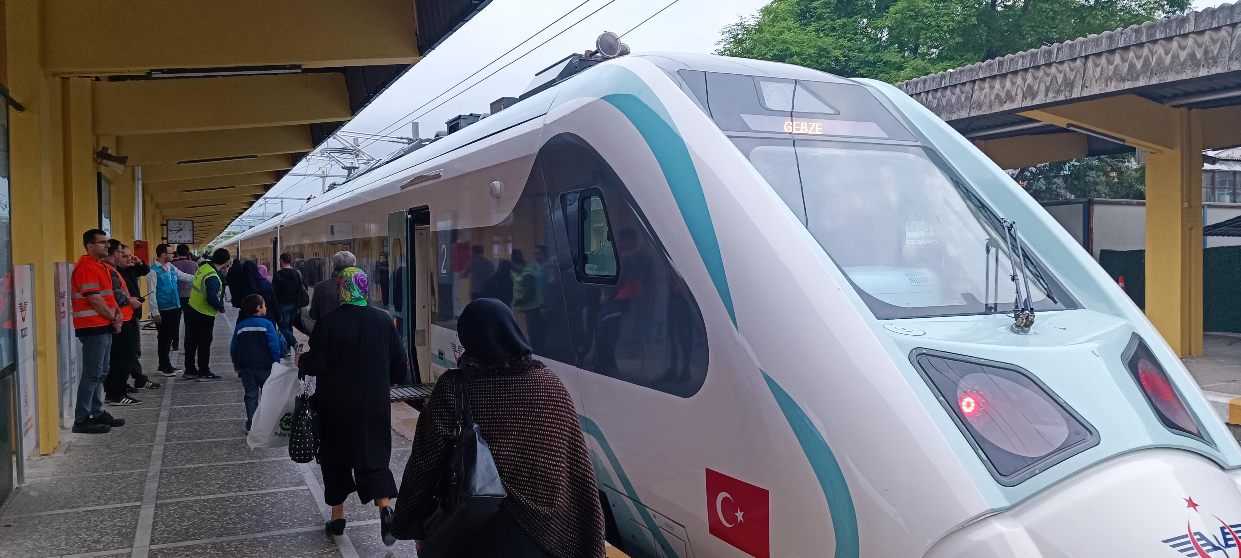 MİLLİ ELEKTRİKLİ TRENİN 3. SETİ RAYLARA ÇIKTI